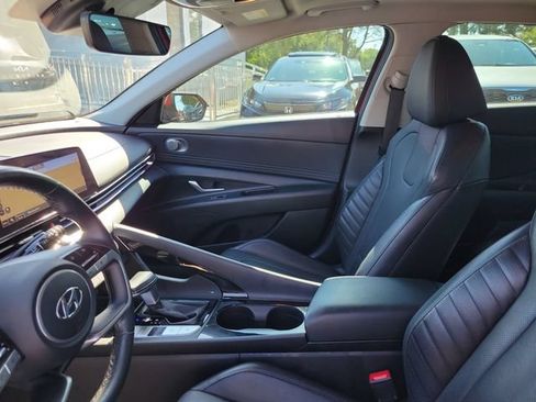 Used 2022 Hyundai Elantra Limited FWD image 19