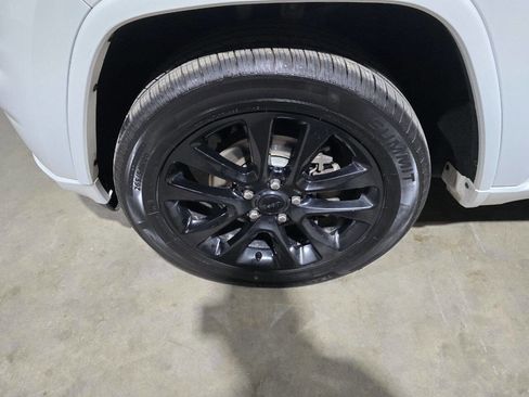 Used 2018 Jeep Grand Cherokee Altitude image 25