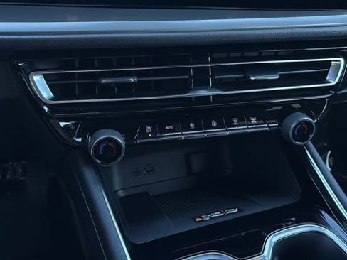 Certified 2025 Chevrolet Traverse LT image 30