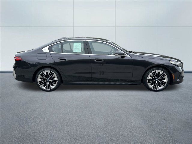 Used 2024 BMW 530i xDrive w/ Premium Package AWD/4WD image 5