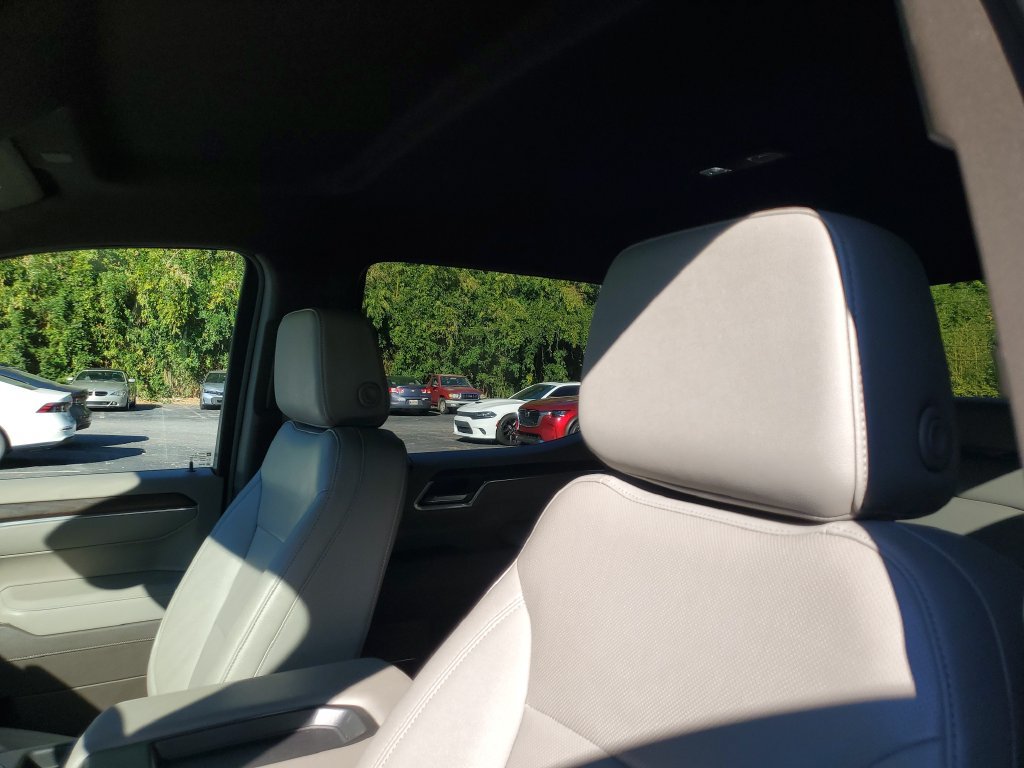 Used 2025 GMC Sierra 1500 SLT RWD image 18