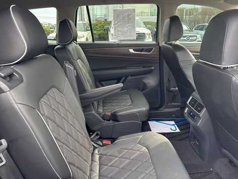 Certified 2024 Volkswagen Atlas SEL Premium R-Line image 7