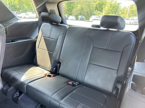 Used 2023 Chevrolet Traverse RS AWD/4WD image 19