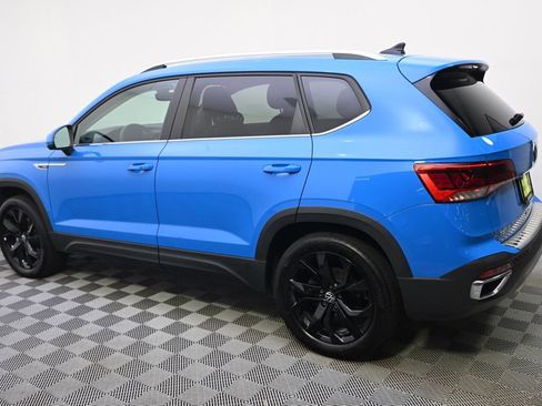Used 2023 Volkswagen Taos SE w/ Panoramic Sunroof Package AWD/4WD image 3