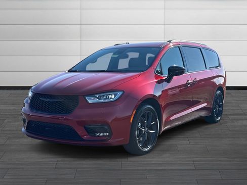 New 2026 Chrysler Pacifica Select w/ S Appearance Package FWD image 8