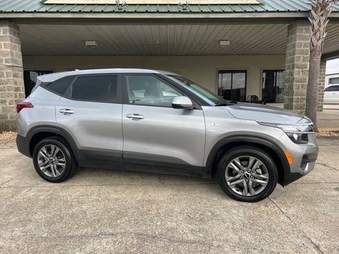 Used 2022 Kia Seltos LX image 3