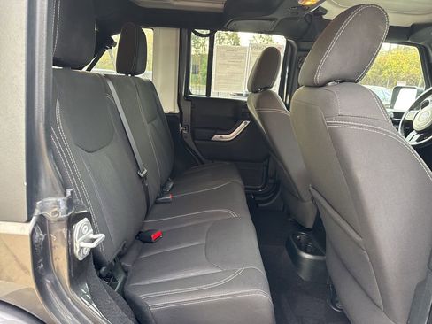 Used 2018 Jeep Wrangler Unlimited Sahara image 21