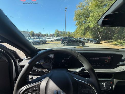 Used 2025 Buick Envista Sport Touring image 34