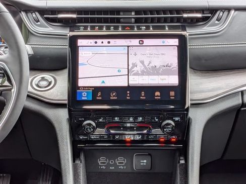 Certified 2023 Jeep Grand Cherokee Overland AWD/4WD image 17