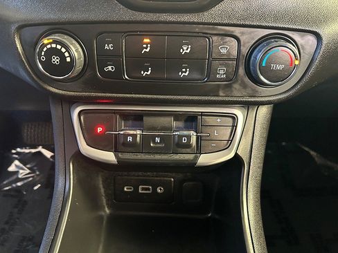 Used 2024 GMC Terrain SLE image 89