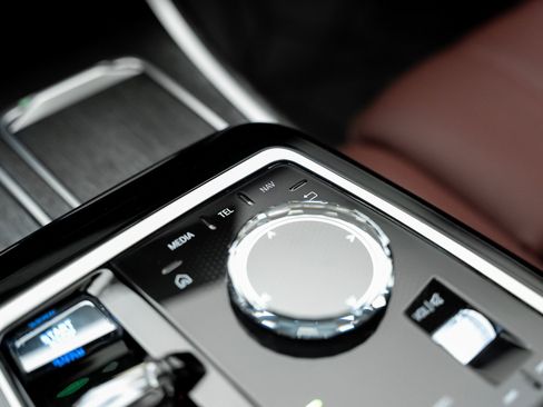 Used 2023 BMW i7 xDrive60 image 49