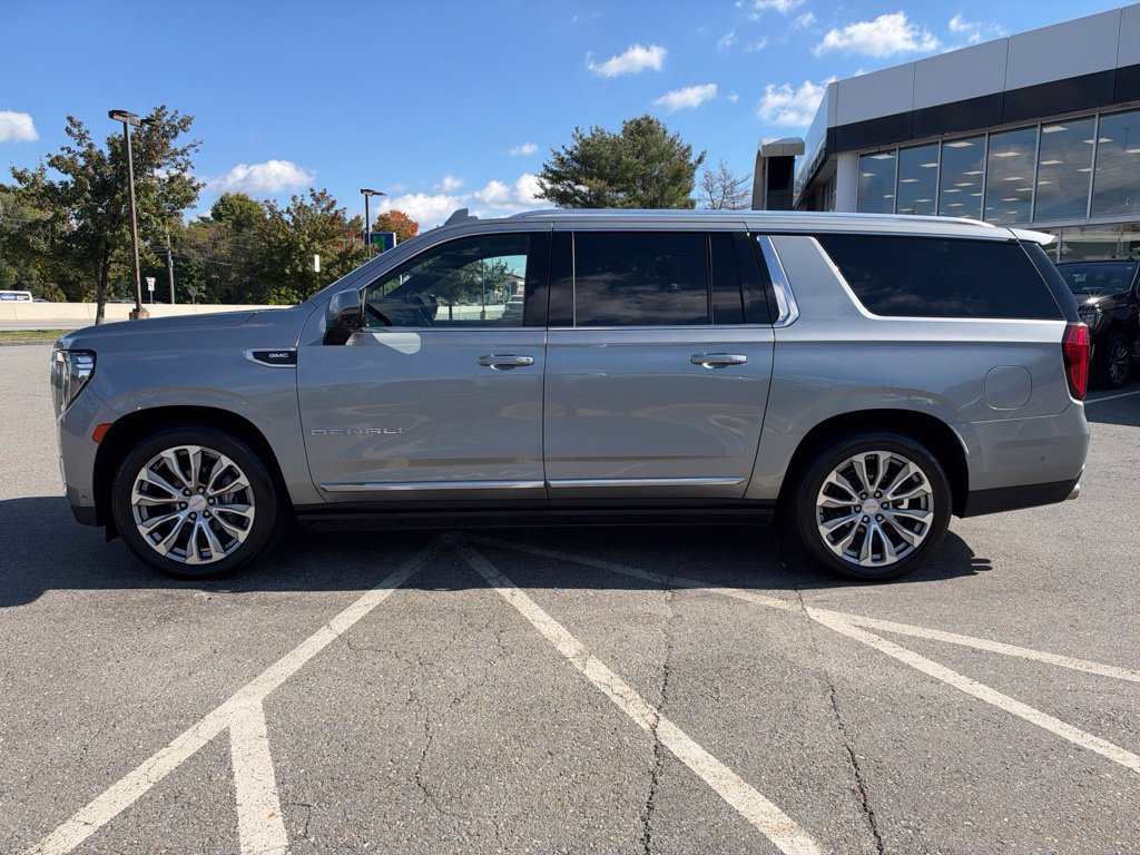 Used 2023 GMC Yukon XL Denali w/ Denali Reserve Package AWD/4WD image 2