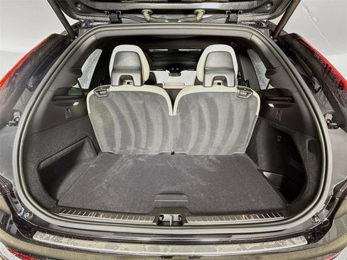 Certified 2025 Volvo XC90 B5 Core w/ Protection Package Premier image 27
