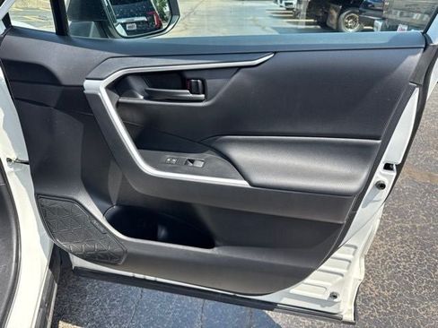 Used 2020 Toyota RAV4 LE w/ All Weather Liner Package AWD/4WD image 26