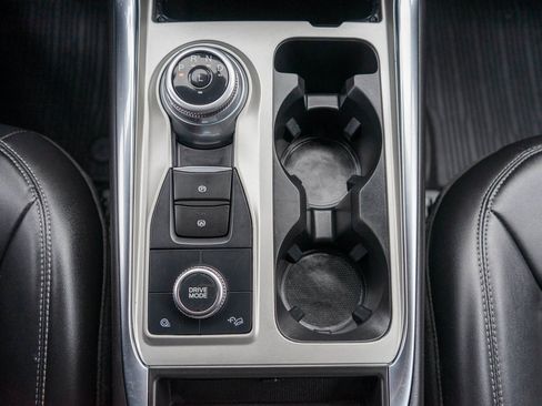 Used 2022 Ford Explorer XLT w/ Equipment Group 202A image 28