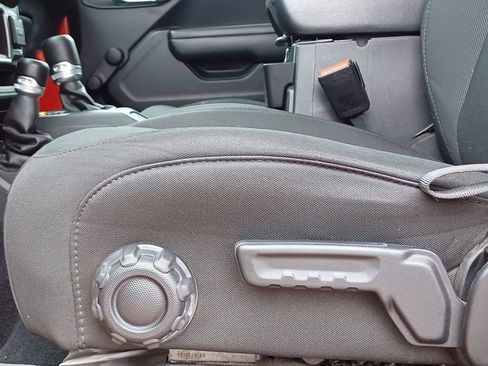 Used 2021 Jeep Wrangler Sport image 11