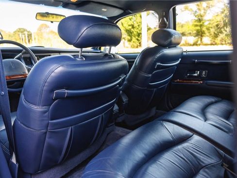 Used 1995 Lincoln Town Car Signature RWD image 13