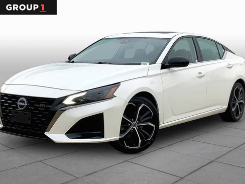 Used 2023 Nissan Altima 2.5 SR w/ SR Premium Package FWD image 1