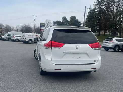 Used 2013 Toyota Sienna XLE w/ Entertainment Pkg image 7