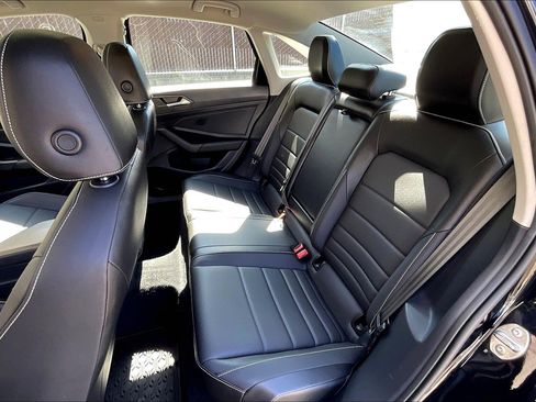 Used 2022 Volkswagen Jetta SE w/ Panoramic Sunroof Package image 25