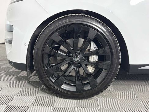 Used 2025 Land Rover Range Rover Sport SE image 31