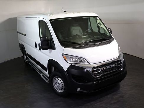 Used 2025 RAM ProMaster 2500 w/ U-Haul Equipment Group FWD image 7