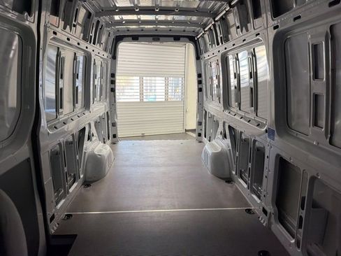 Used 2021 Mercedes-Benz Sprinter 2500 image 26