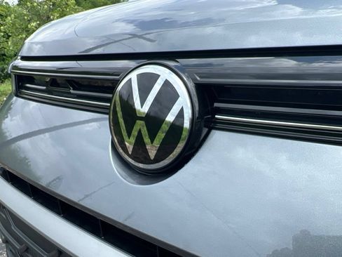 New 2026 Volkswagen Taos SE FWD image 10