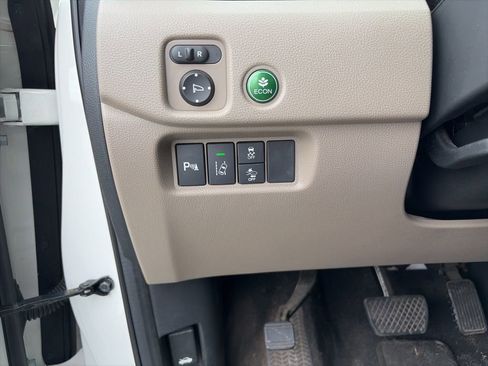 Used 2016 Honda Pilot Touring image 8