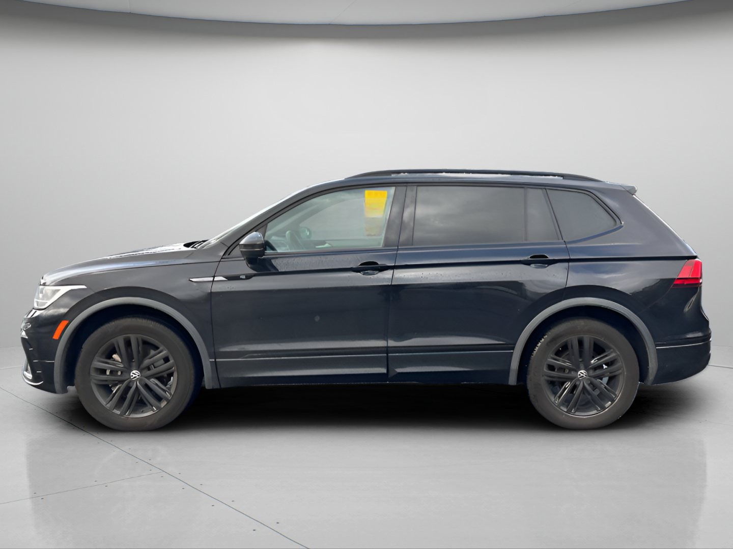 Used 2022 Volkswagen Tiguan SE R-Line AWD/4WD image 14