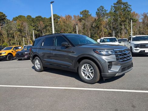 New 2026 Ford Explorer Active w/ Active Comfort Package image 2