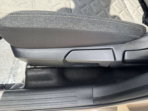 Used 2025 Nissan Kicks SV FWD image 39