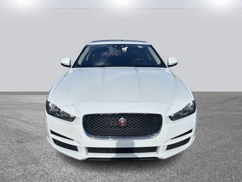 Used 2018 Jaguar XE 25t image 2