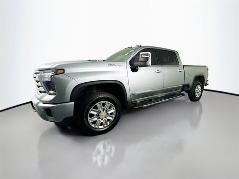 Used 2024 Chevrolet Silverado 2500 High Country image 3