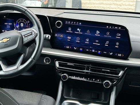 Used 2024 Chevrolet Traverse LT FWD image 20