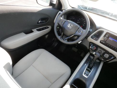 Used 2021 Honda HR-V LX image 9