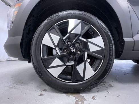 Used 2024 Hyundai Kona SEL w/ Convenience Package image 16