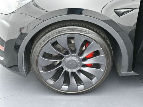 Used 2024 Tesla Model Y Performance image 26