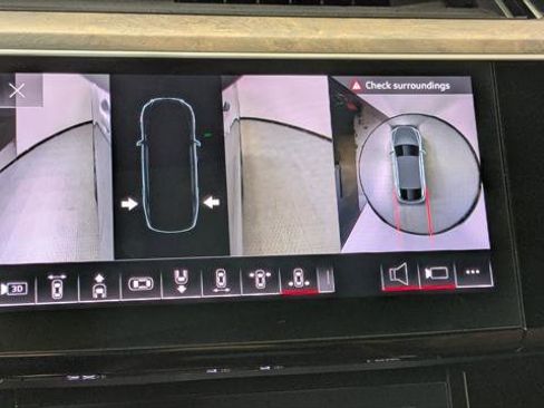 Used 2022 Audi e-tron Premium Plus w/ Premium Plus Package image 38