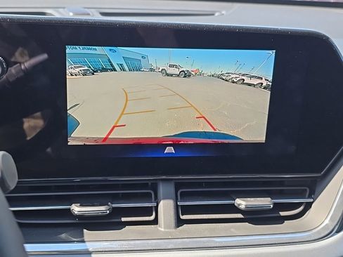 Used 2025 Chevrolet Trax LT w/ LT Convenience Package FWD image 4