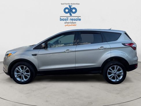 Used 2017 Ford Escape SE FWD image 3