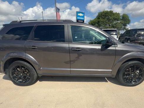 Used 2019 Dodge Journey SE w/ Premium Group FWD image 9