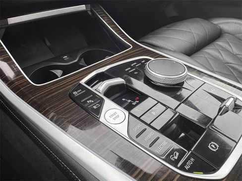 Used 2024 BMW X5 xDrive50e image 18