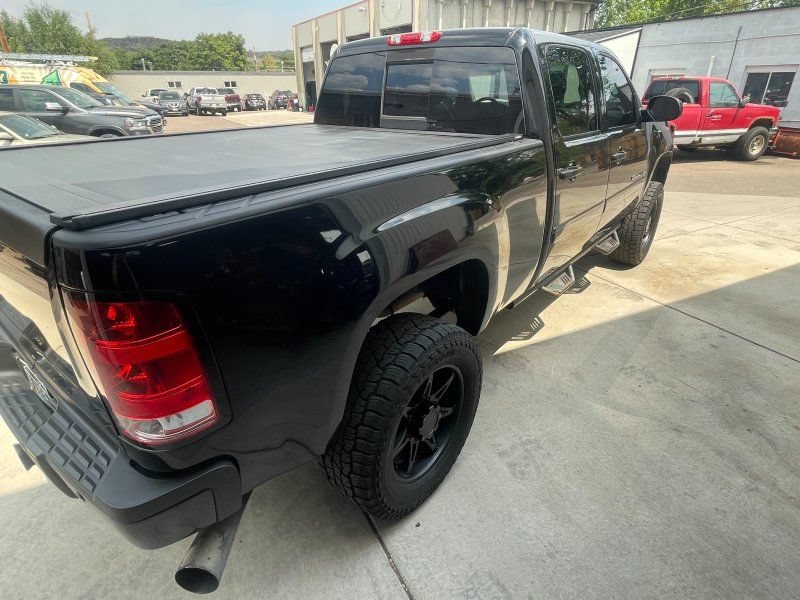 Used 2011 GMC Sierra 2500 Denali AWD/4WD image 3