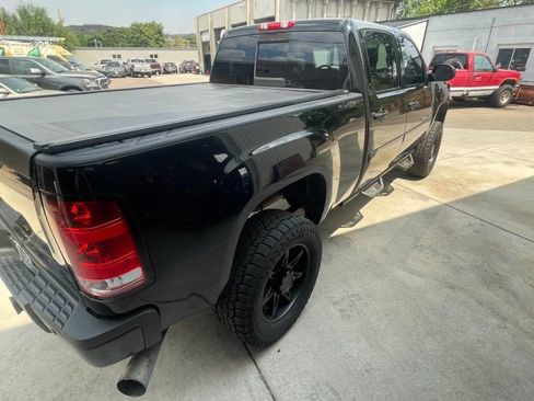 Used 2011 GMC Sierra 2500 Denali AWD/4WD image 3