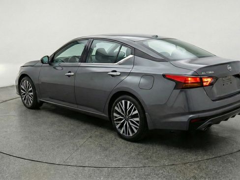Used 2025 Nissan Altima 2.5 SV FWD image 6