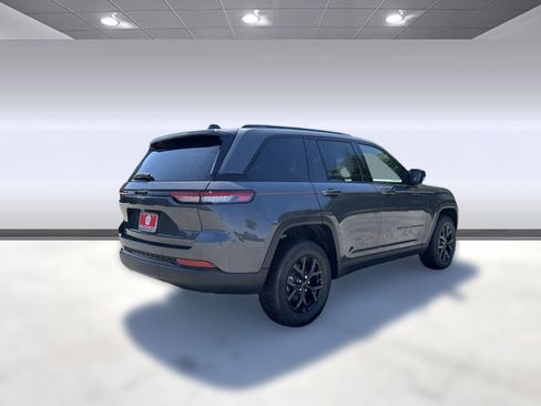 New 2025 Jeep Grand Cherokee Altitude image 6