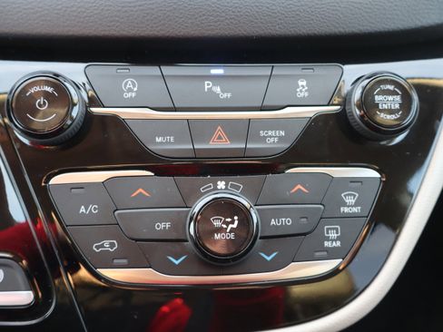 Used 2019 Chrysler Pacifica Touring-L image 23