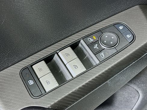 Used 2024 Mitsubishi Outlander SE image 15