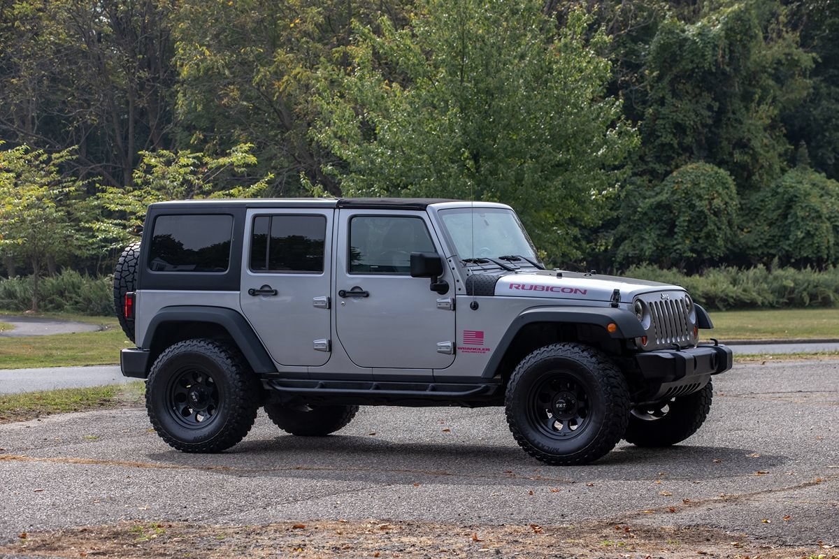Used 2013 Jeep Wrangler Unlimited Rubicon w/ Connectivity Group AWD/4WD image 3
